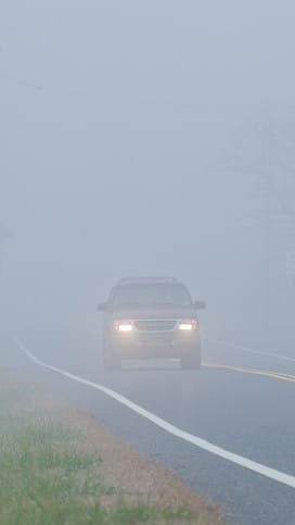 If you want to drive a car safely in fog, then what things should you keep in mind, know everything
