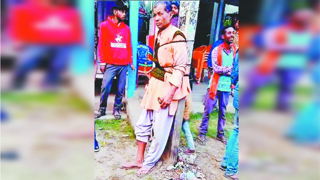 Tied to electric pole in money transaction, case registered