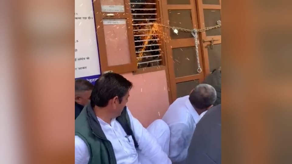 Protest against E tendering in Rohtak Continues