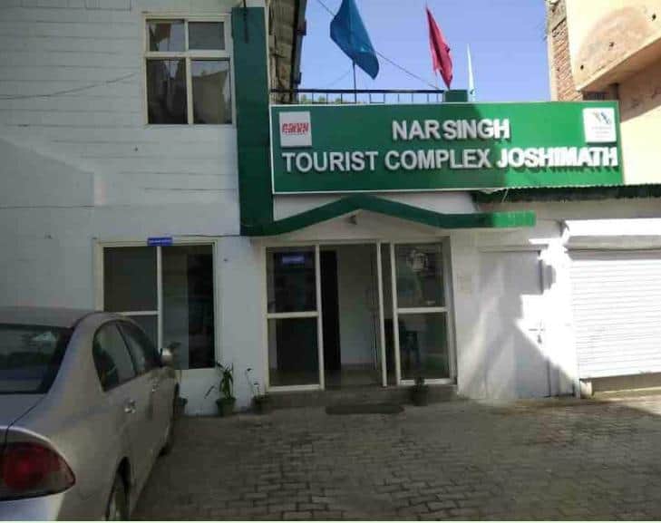 Joshimath Sinking Big cracks in buildings near demolish PWD guest house