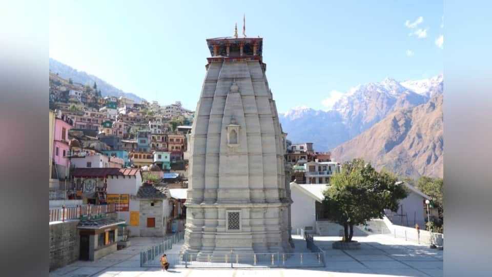 Joshimath Is Sinking: cracks on throne of Adi Guru Shankaracharya are increasing