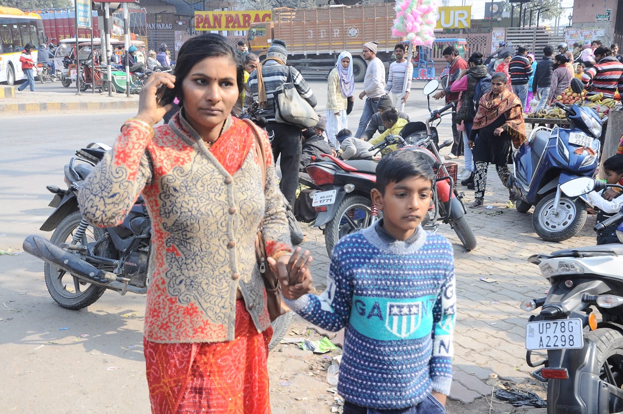 Jewelry passed from the purse of two sisters in Kanpur