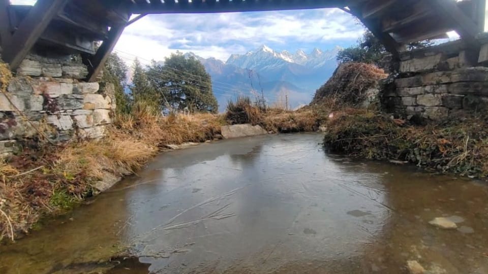 Uttarakhand Weather: Pond and tap water frozen after Snowfall in Munsiyari Photos