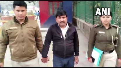 पुलिस की गिरफ्त में आरोपी