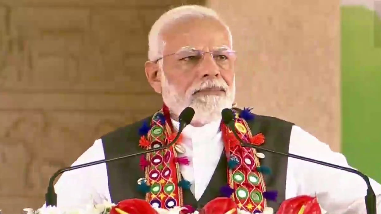 PM Modi Hails CJI emphasis on making court decisions available in regional languages Latest News Update