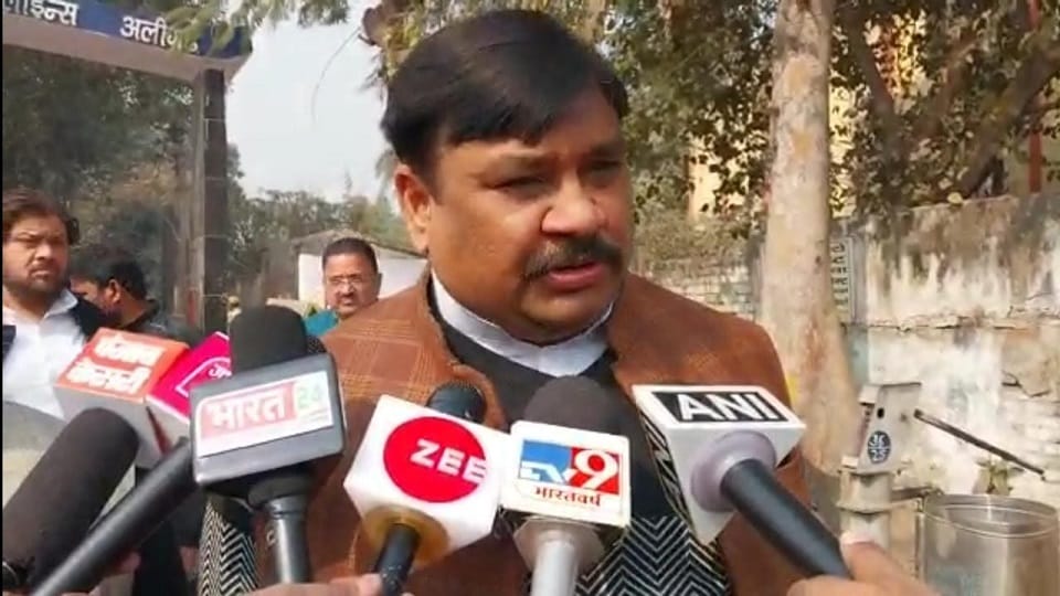 Former MLA of SP in Aligarh controversial statement parade those who banned burqa naked