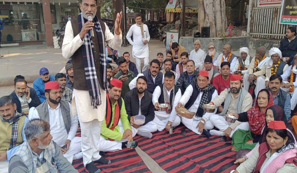 SP workers protest against land scam in Agra Inner Ring Road land parcel scheme