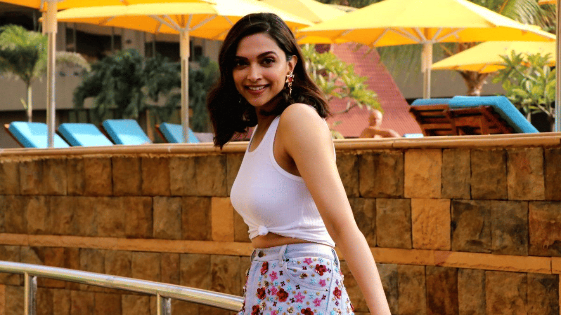 Fighter: Siddharth Anand praises Deepika Padukone says she is doing a lot of action and crazy stuff in movie