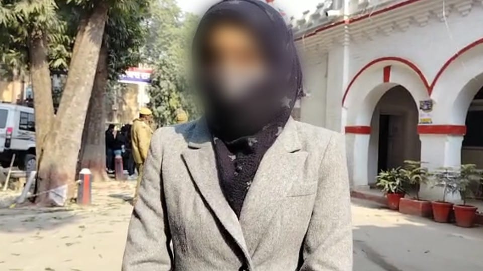 victim girl complained of sexual exploitation against the accused youth in the SSP office bareilly