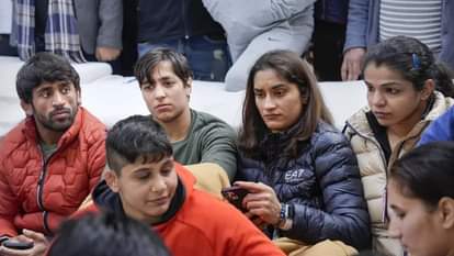 Wrestlers Protest: बजरंग पूनिया, विनेश फोगाट और साक्षी मलिक के साथ अन्य पहलवान