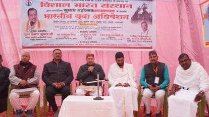 Varanasi: लव के खिलाफ नहीं, लव जिहाद स्वीकार नहीं, RSS नेता इंद्रेश कुमार बोले- देश को युवा शक्ति की जरूरत लमही स्थित सुभाष भवन में आयोजित सुभाष महोत्सव