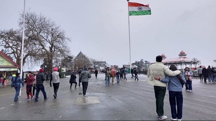 Himachal Snowfall: बर्फबारी से जनजीवन अस्त व्यस्त, तीन NH समेत 275 सड़कें बंद, 330 ट्रांसफार्मर ठप Snowfall in Himachal Pradesh traffic affected
