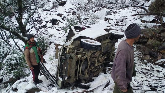 हिमाचल के मंडी और चंबा जिले में तीन सड़क हादसों में पटवारी, सैनिक समेत चार की मौत