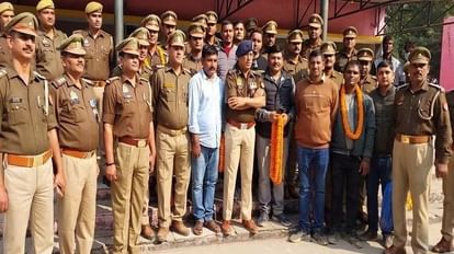 Varanasi: 20 पुलिसकर्मियों को मिला पांच लाख रुपये का इनाम, दो बदमाश मुठभेड़ में किए गए थे ढेर दो बदमाशों को मुठभेड़ में ढेर करने वाली पुलिस टीम।