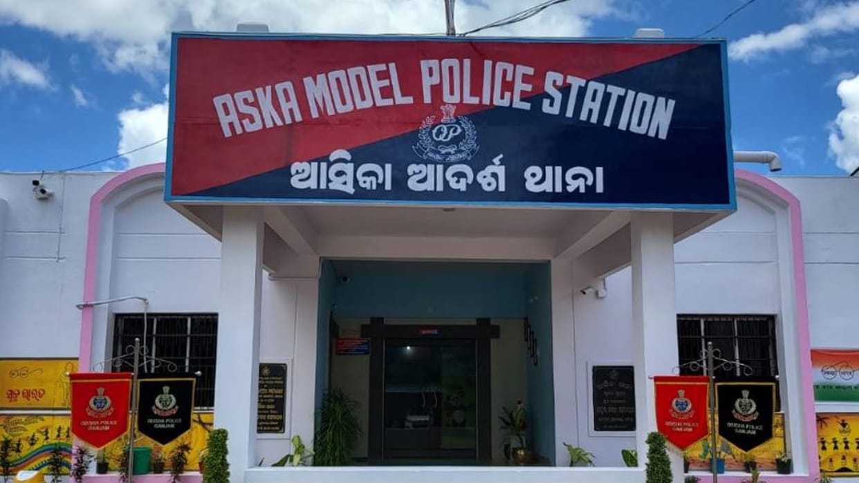 Amit Shah awards Aska Police Station as number one in the country