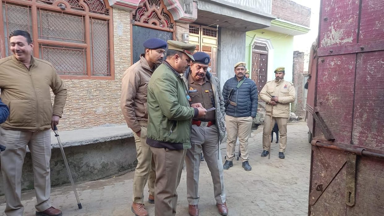Baghpat police busted mini kamela in city, attack on police three injured