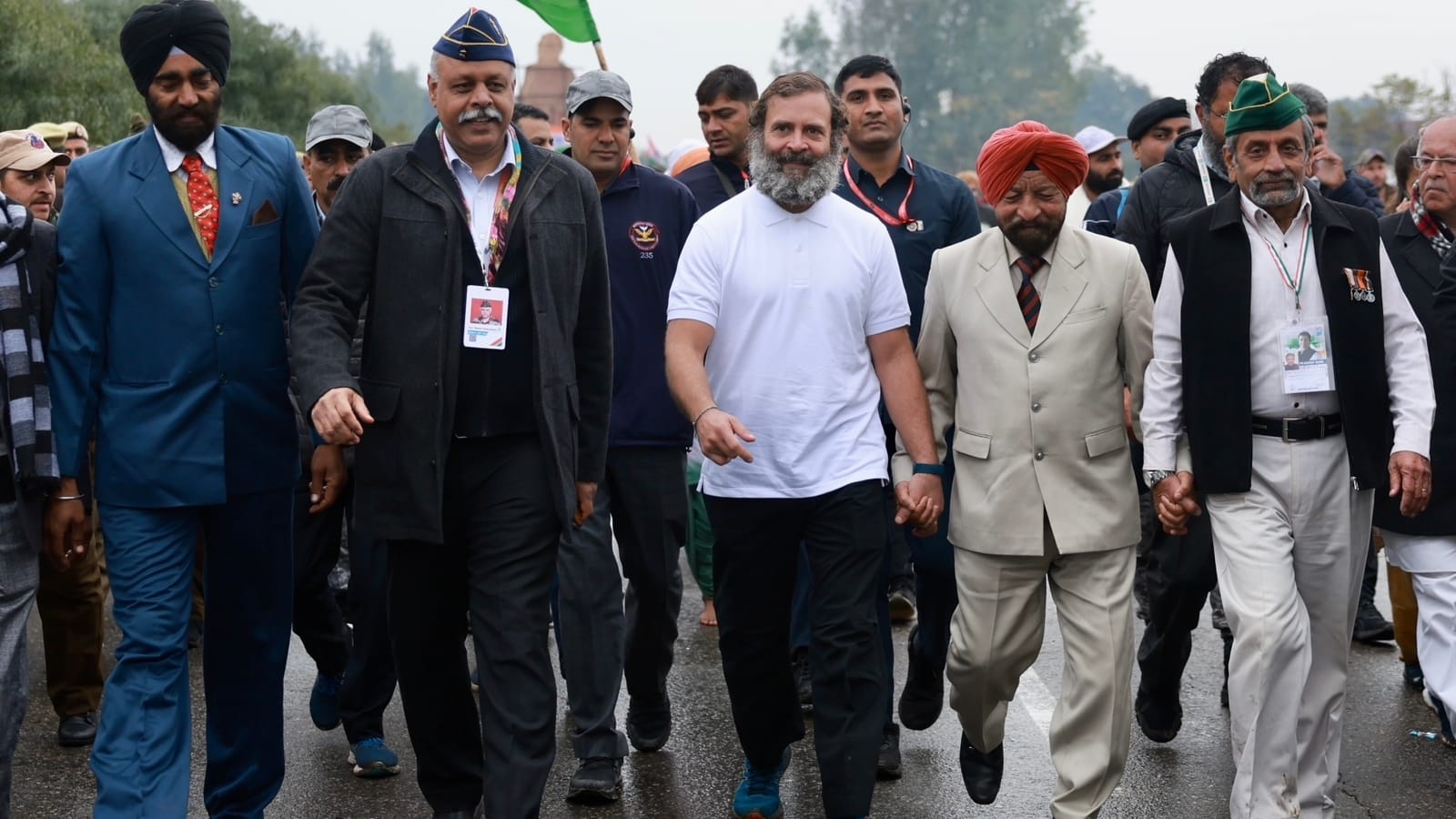 Bharat Jodo Yatra: 21 KM walk on first day in jammu kashmir Rahul gandhi returned to Delhi
