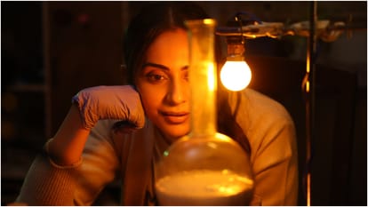 Chhatriwali Review in Hindi by Pankaj Shukla Rakul Preet Singh Sumeet Vyas Tejas Prabha Vijay Deoskar Zee5