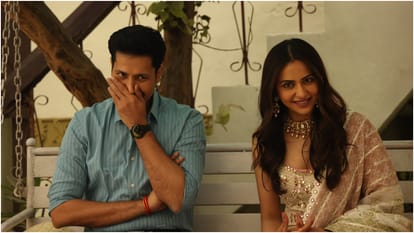 Chhatriwali Review in Hindi by Pankaj Shukla Rakul Preet Singh Sumeet Vyas Tejas Prabha Vijay Deoskar Zee5