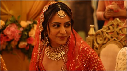 Chhatriwali Review in Hindi by Pankaj Shukla Rakul Preet Singh Sumeet Vyas Tejas Prabha Vijay Deoskar Zee5