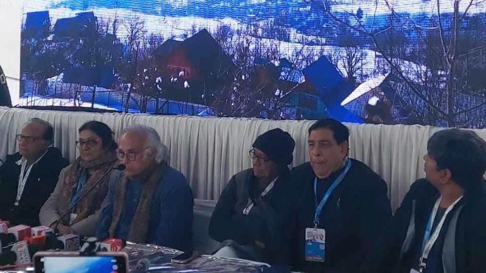 Bharat Jodo Yatra: Digvijay singh said should not forget who was PM during displacement in Kashmir