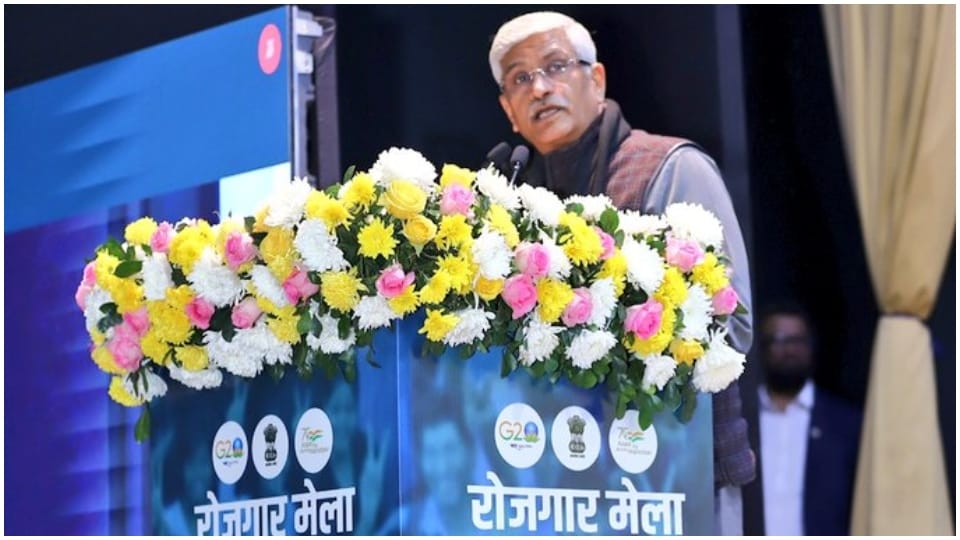 Union Minister Gajendra Singh Shekhawat attacked CM Ashok Gehlot on paper leak in Rajasthan