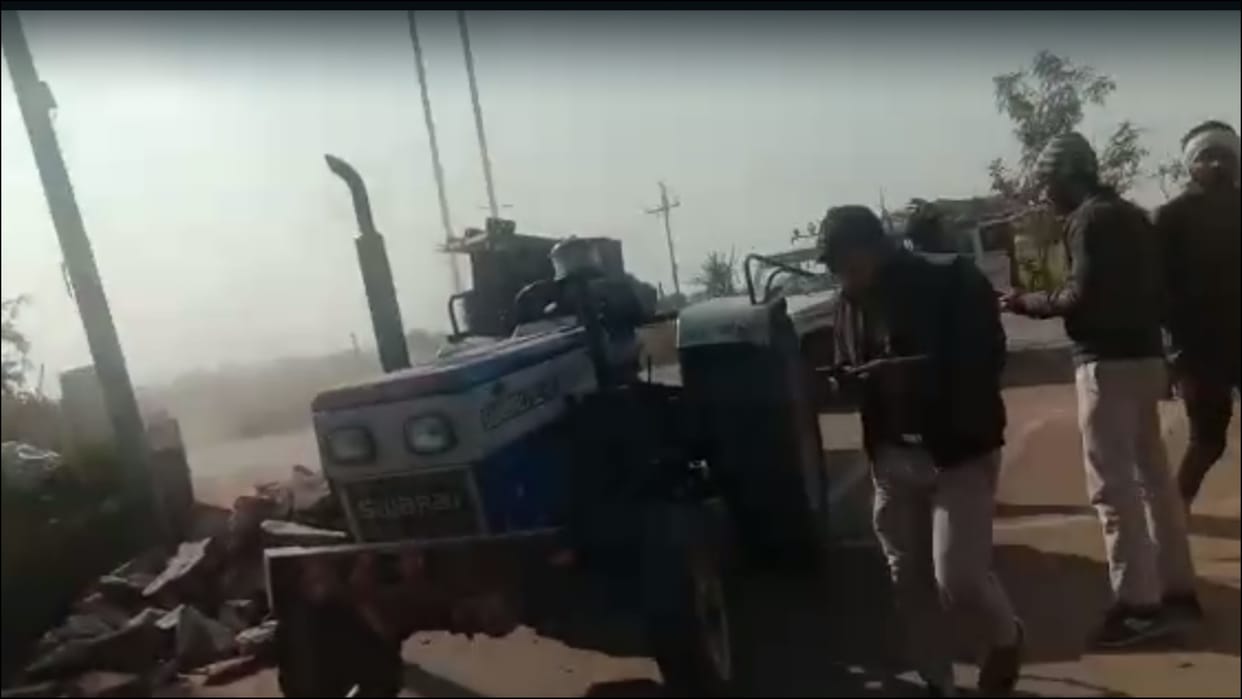 mp news stone mining mafia attacks forest department team in Gwalior Madhya Pradesh