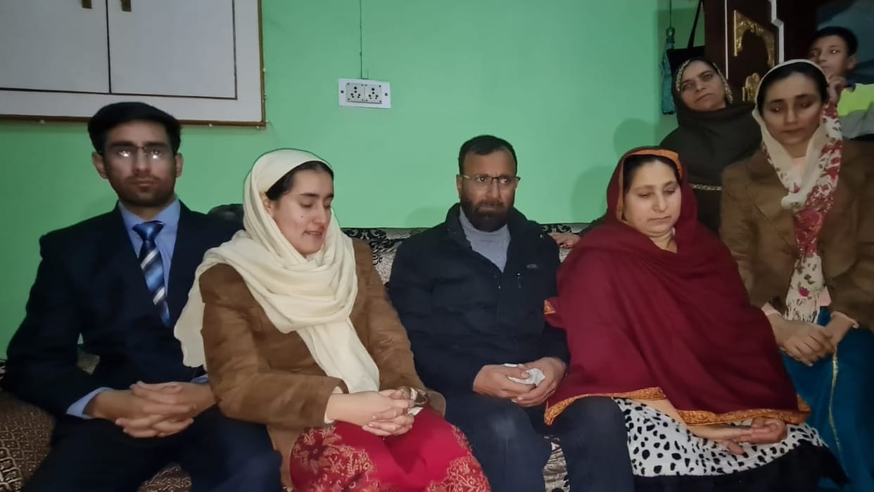 doda three brothers and sisters cleared jkpsc jkas exam all three read from same book