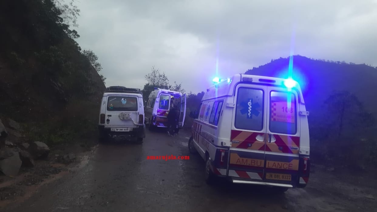 Kathua accident: Five killed15 injured as maxi cab rolls into gorge in Billawar