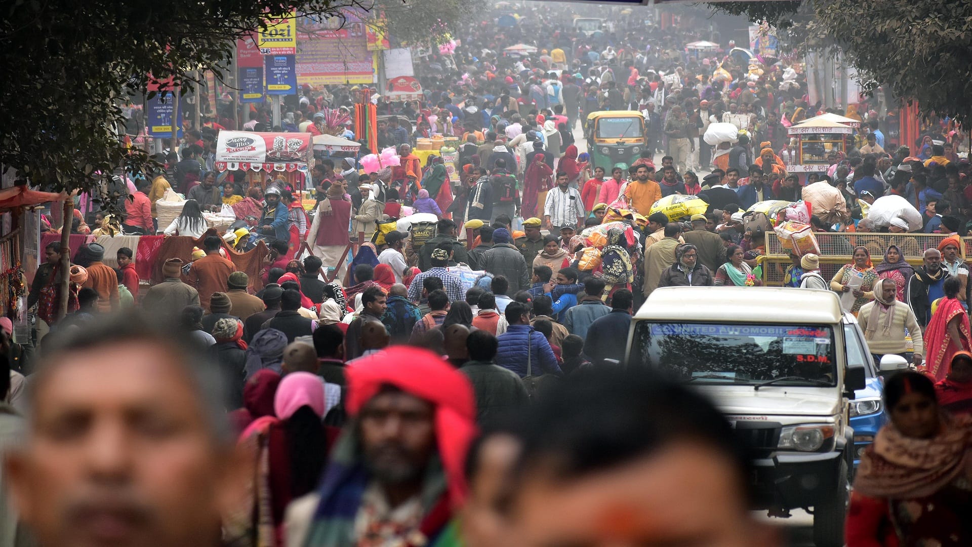 Amavasya: Before the silent dip, the tide of faith gathered at Sangam, lakhs of devotees took a dip