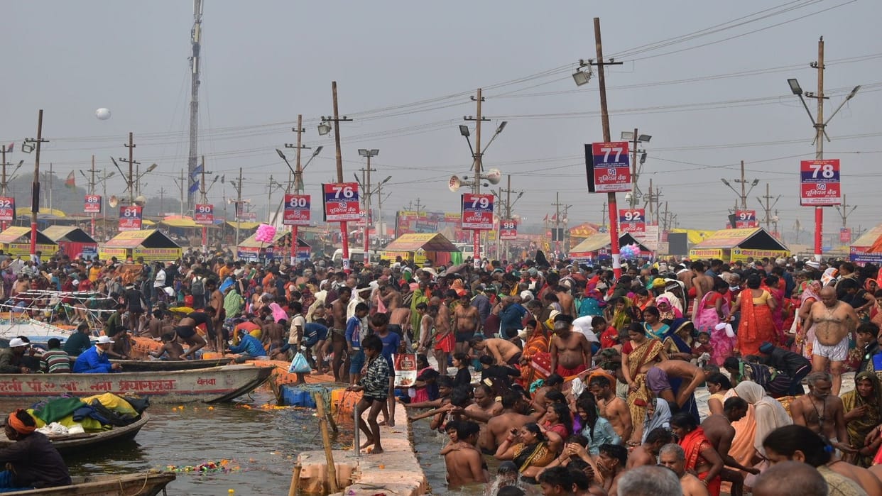 Amavasya: Before the silent dip, the tide of faith gathered at Sangam, lakhs of devotees took a dip
