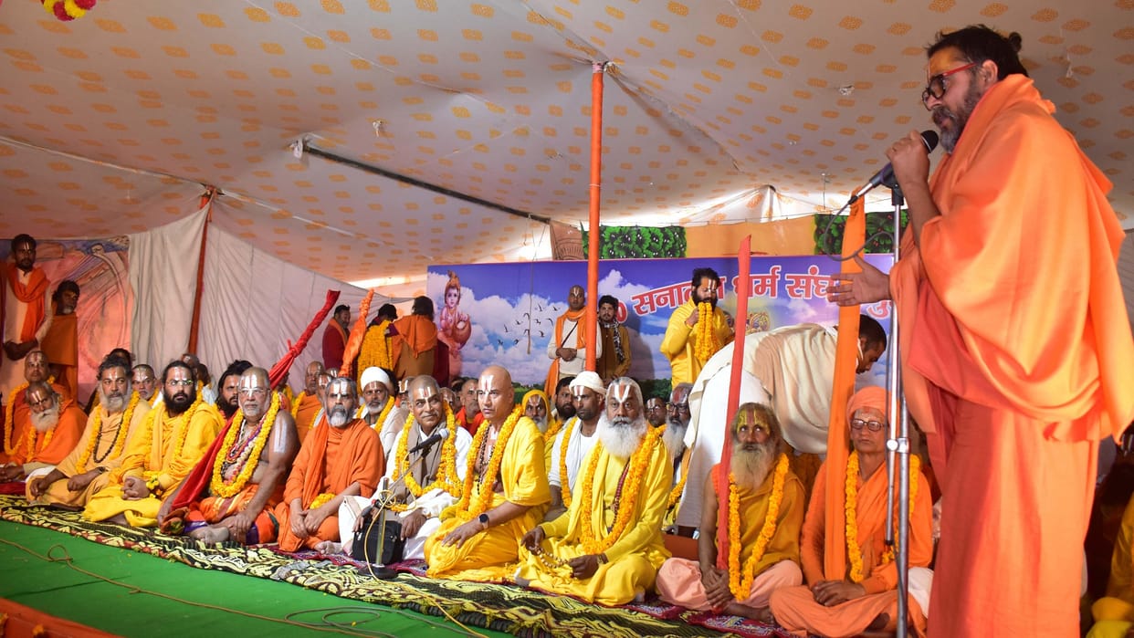 Vaishnava saints announced Narayani Akhara with the sand of Sangam, Akhara Parishad unjustified step