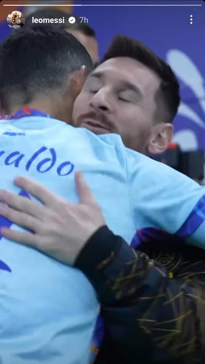 Cristiano Ronaldo and Lionel Messi meets in ground ronaldo wrote nice to meet some old friends
