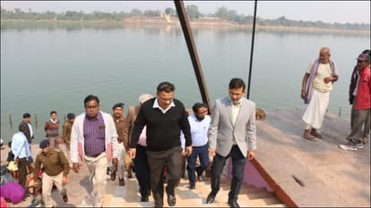 Narmada Jayanti Narmadapuram Gaurav Diwas Commissioner other officials reviews preparations at Narmada Ghats
