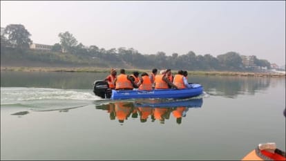 Narmada Jayanti Narmadapuram Gaurav Diwas Commissioner other officials reviews preparations at Narmada Ghats