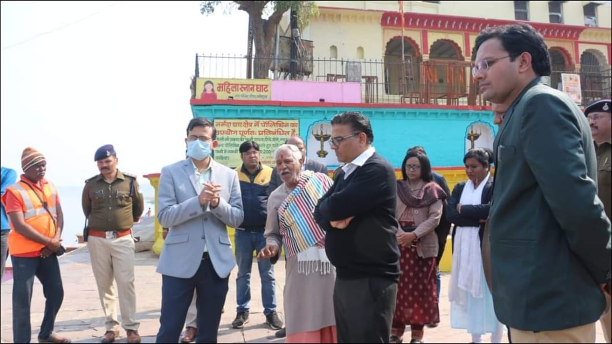Narmada Jayanti Narmadapuram Gaurav Diwas Commissioner other officials reviews preparations at Narmada Ghats