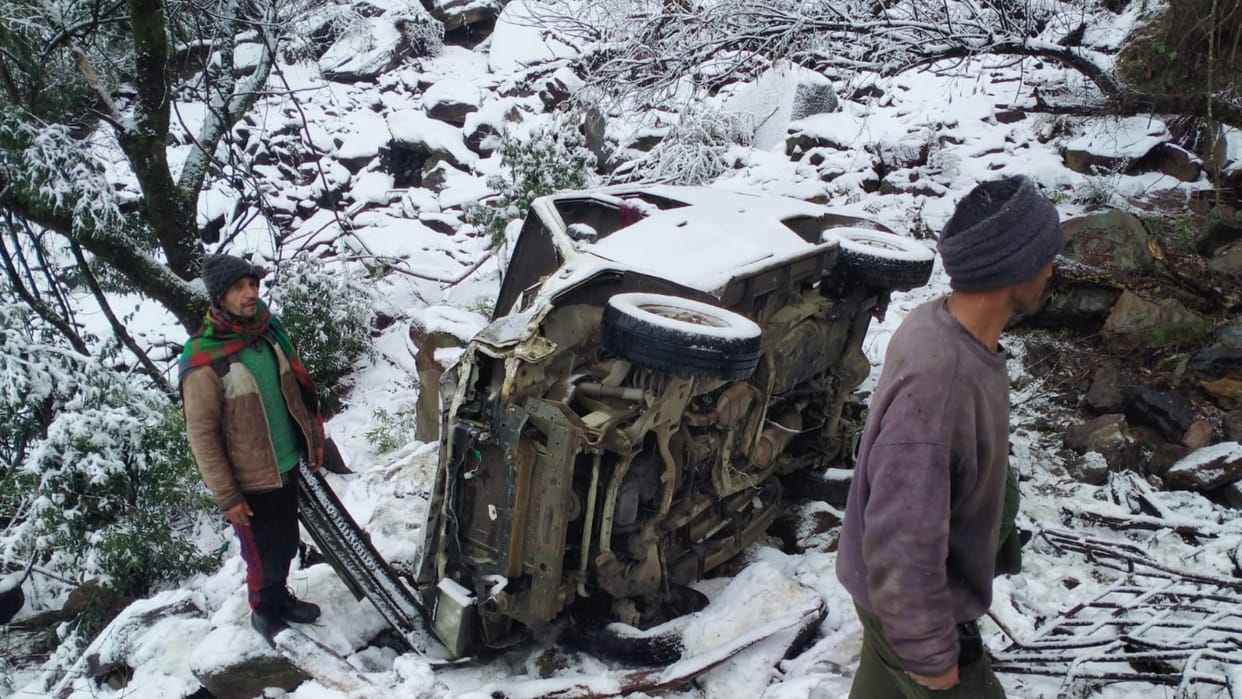 Himachal News: Patwari killed in accident in chamba as car fall into gorge