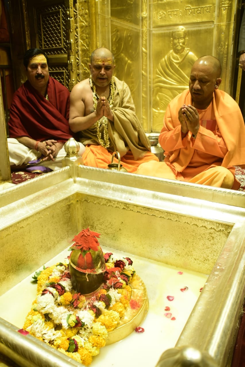 PHOTOS: CM Yogi was seen in this style in Kashi Vishwanath Temple, Jai Shri Ram was announced in the temple