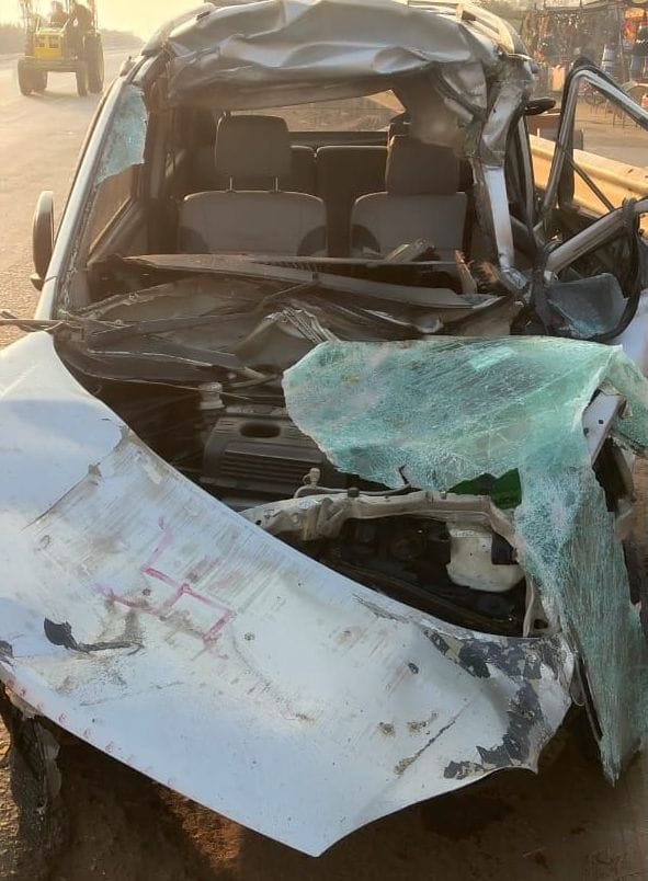 kanpur dehat: the car collided with the truck standing on the highway, the businessman died, the driver escaped with the truck