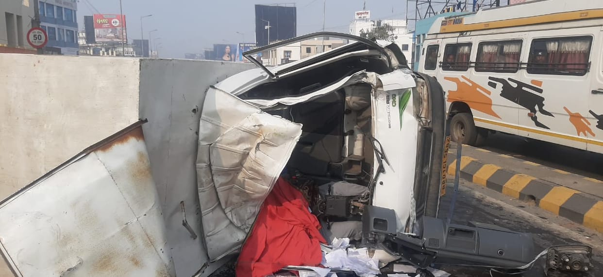 School bus accident in Patna: Pickup van collided on Bailey Road flyover, driver and helper died on the spot