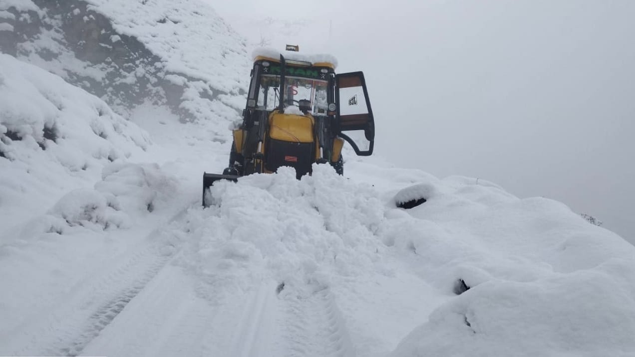 Snowfall in Patnitop and Nathatop photos tourists had lot of fun in snowfall
