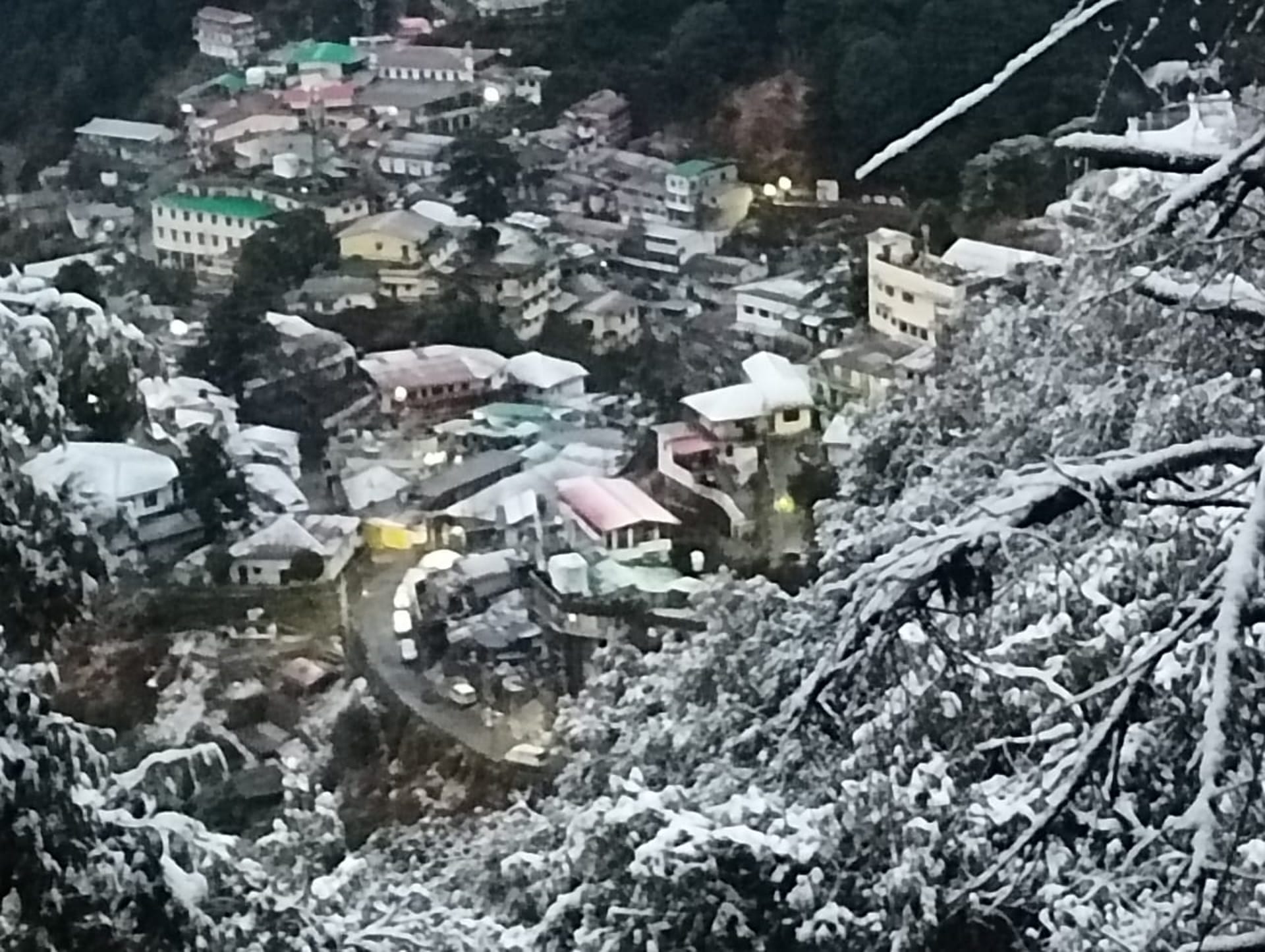 Weather Update Heavy snowfall in Uttarakhand tourists arrived Joshimath Chamoli Mussoorie read more updates