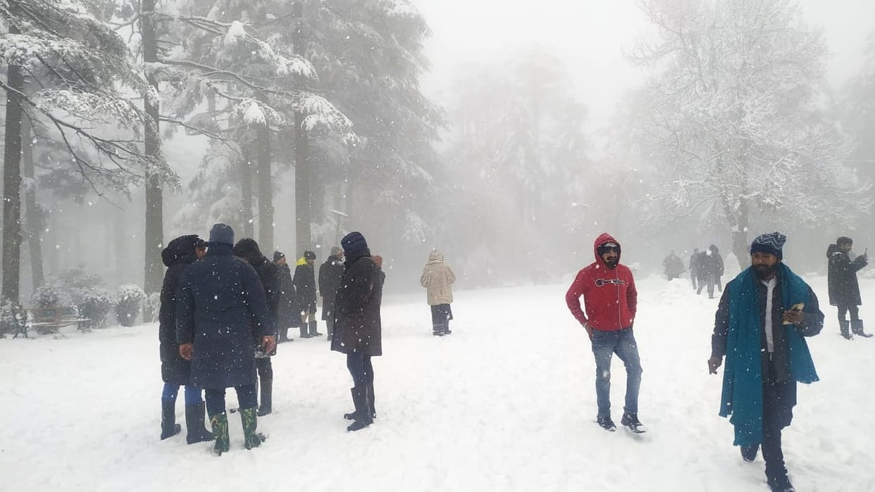 Snowfall in Patnitop and Nathatop photos tourists had lot of fun in snowfall