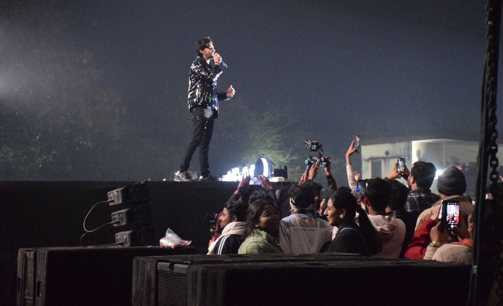 IITians dance live performance of Darshan Raval colorful start of Kashi Yatra in IIT BHU