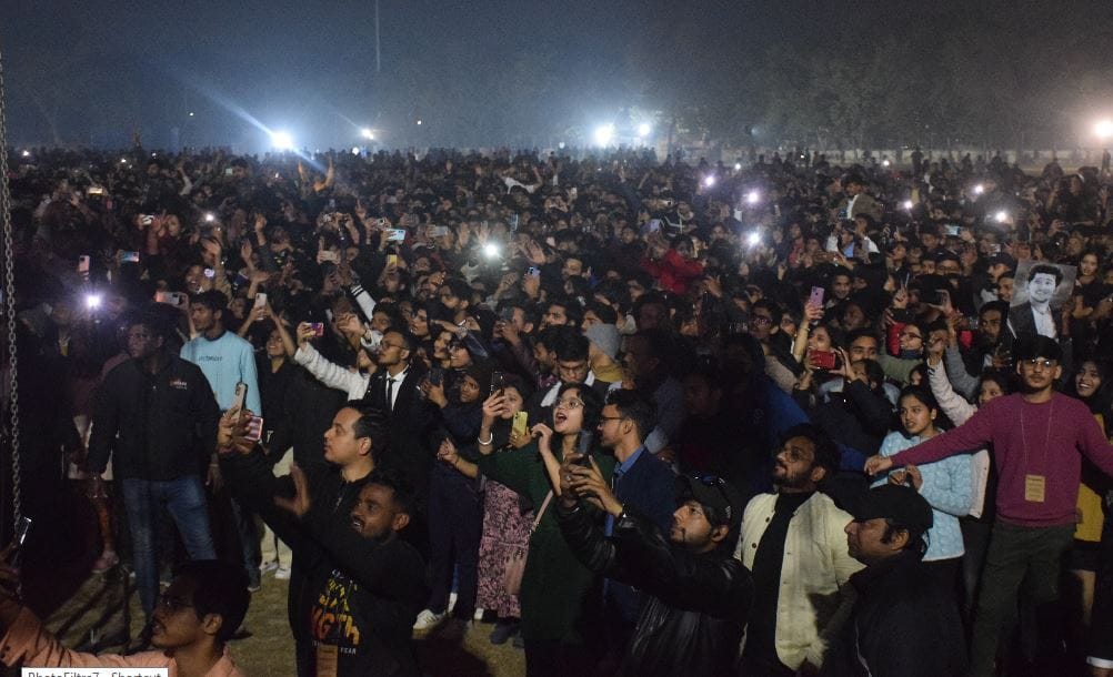 IITians dance live performance of Darshan Raval colorful start of Kashi Yatra in IIT BHU
