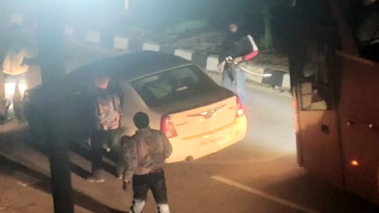 Tourists waved swords at each other in the race to get pass in sundernager mandi