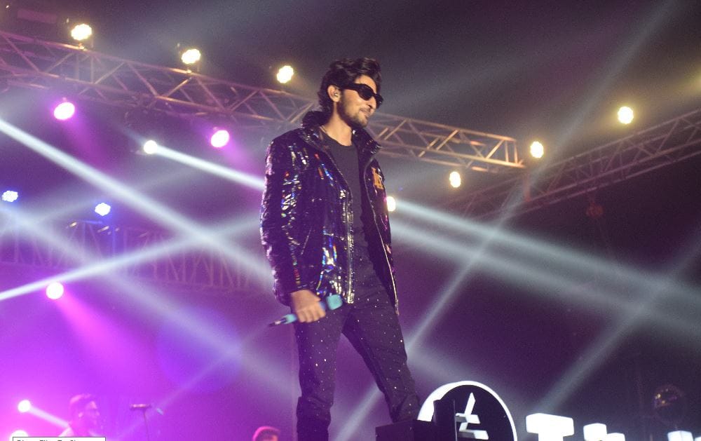 IITians dance live performance of Darshan Raval colorful start of Kashi Yatra in IIT BHU