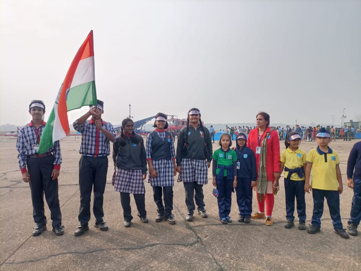 West Bengal: school children came to watch the air show said - Our real heroes are the brave man of the army