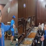 ड्रेसिंग रूम का नजारा दिखाते युजवेंद्र चहल