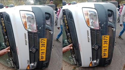 अनियंत्रित होकर पलटा वाहन